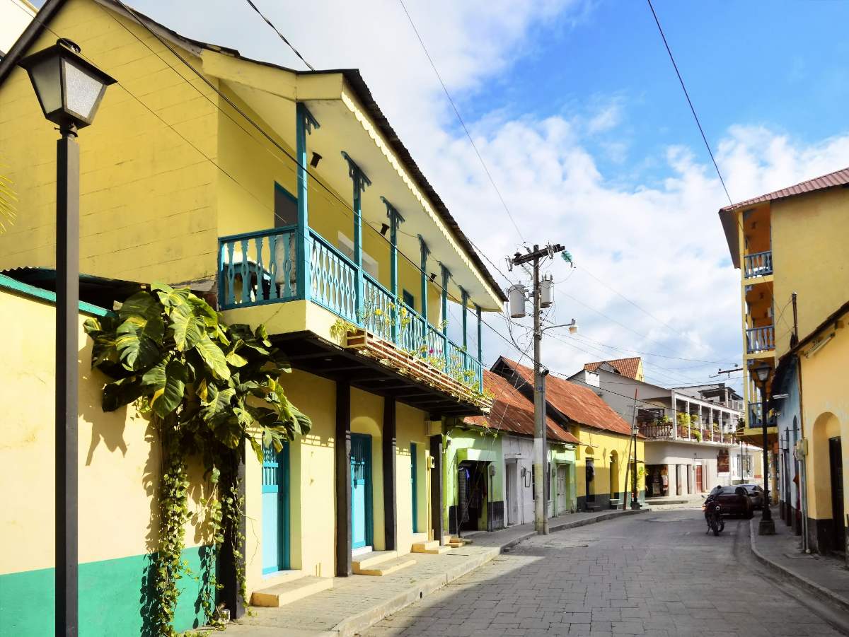 Hoe kom je van Antigua naar Flores, Guatemala?