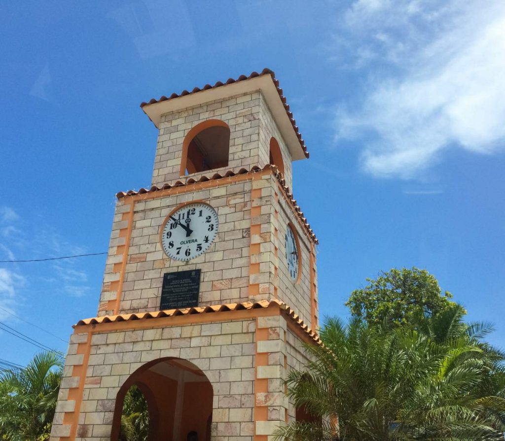 De Flores, au Guatemala, à Belize City