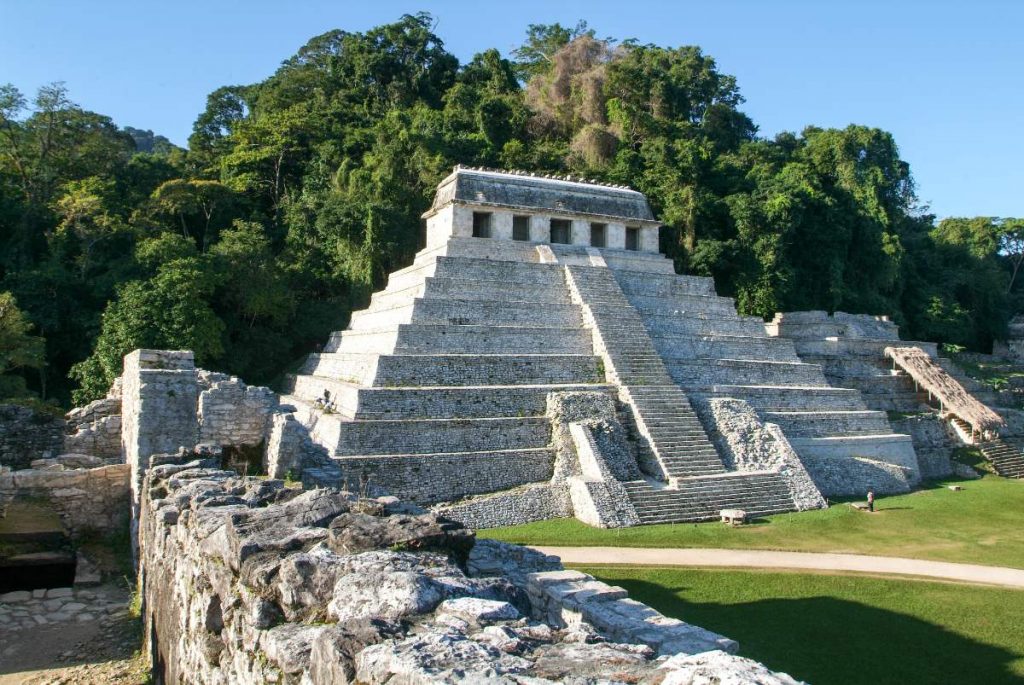 Flores nach Palenque