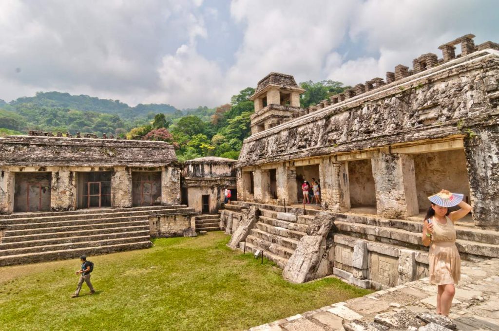 Flores nach Palenque