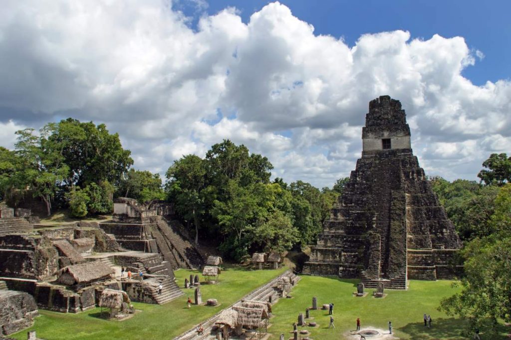 Flores nach Tikal