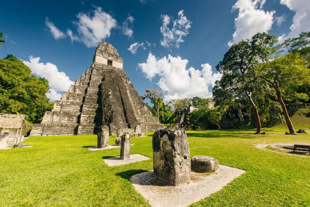 Flores naar Tikal