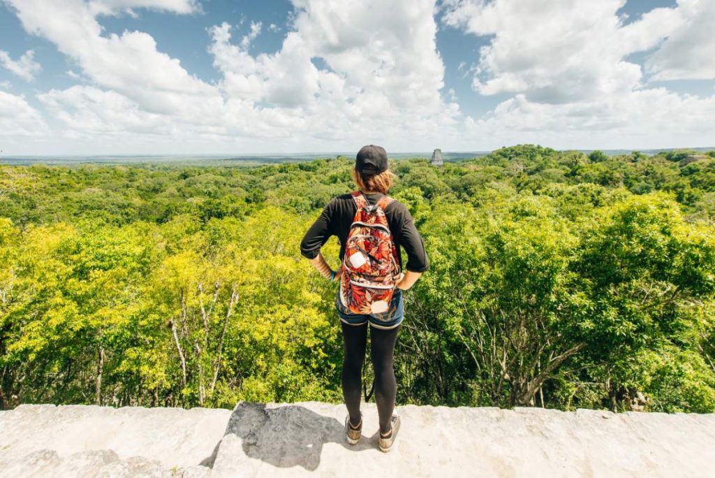 Flores naar Tikal