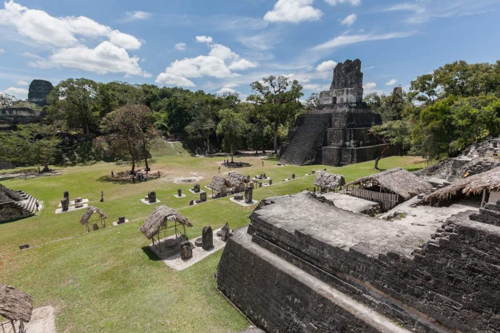 Flores nach Tikal