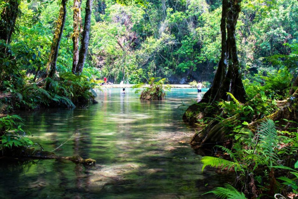 How to get from Flores to Lanquín, Guatemala