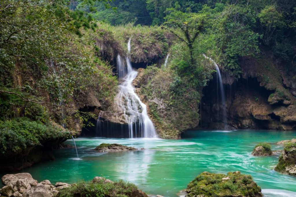 Flores nach Semuc Champey