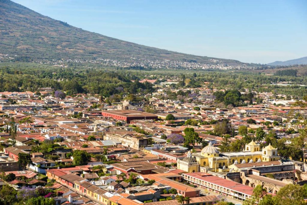 Lanquín naar Antigua