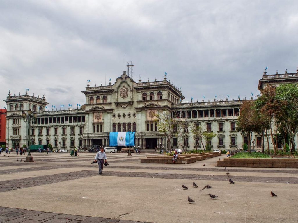 Wie kommt man von Lanquín nach Guatemala-Stadt, Guatemala?