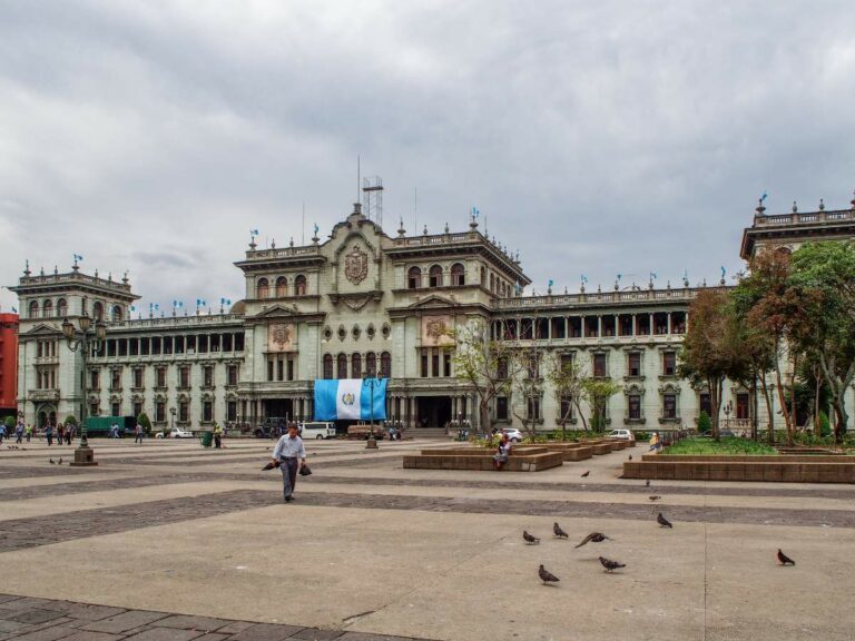Comment se rendre de Rio Dulce à Guatemala City, Guatemala