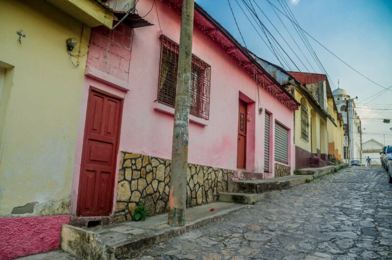 Comment se rendre de San Ignacio, Belize, à Flores, Guatemala